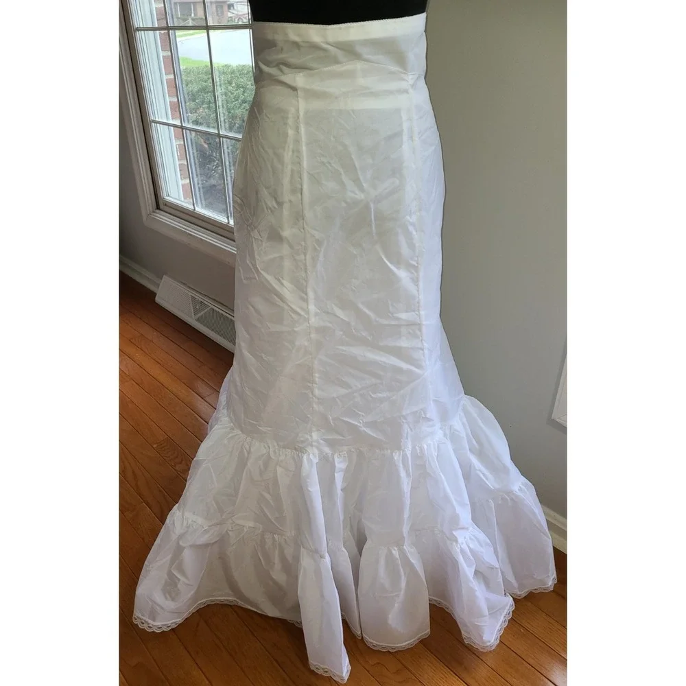 NWT‎ Davids Bridal White Fit and Flare Slip Petticoat Size 8 Style 550 Zipper